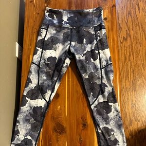 NWOT Zyia navy floral leggings